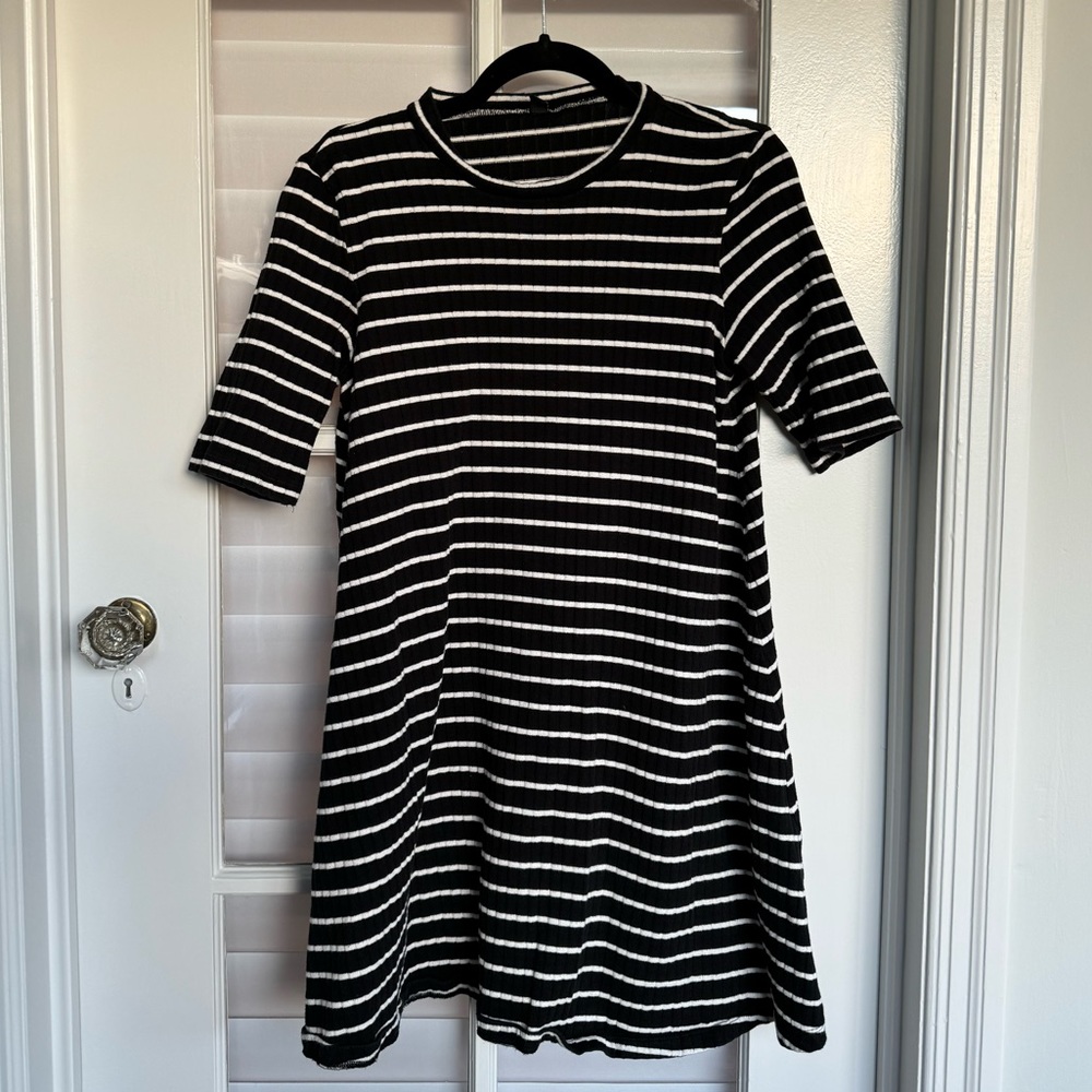 Uniqlo Black and White Striped Ribbed Dress